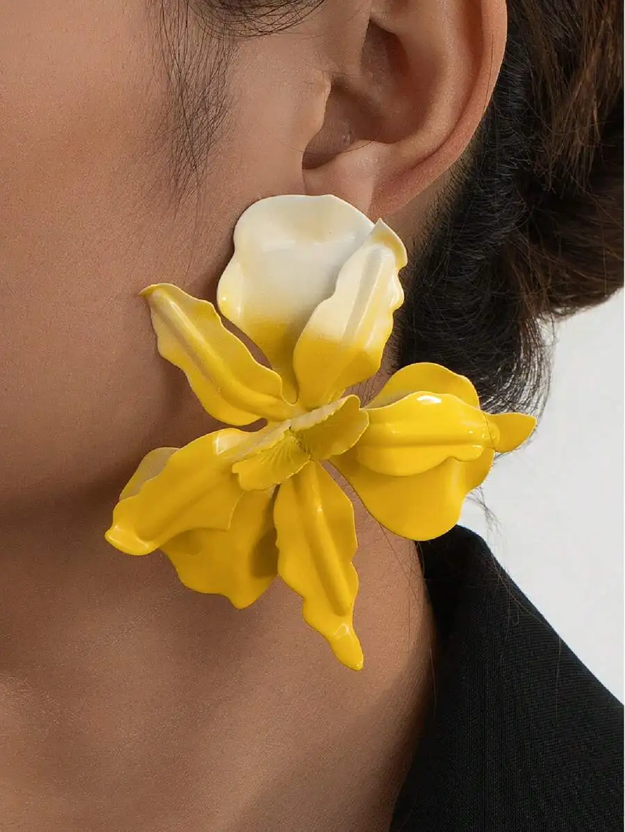 

Exaggerated 3D Floral Asymmetric Yellow Stud Earrings For Women Party Vacation
