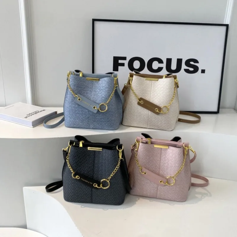 Borsa Versatile Casual semplice in stile coreano per le donne borsa a secchiello tessuta di nuova moda borsa a tracolla popolare di nicchia di