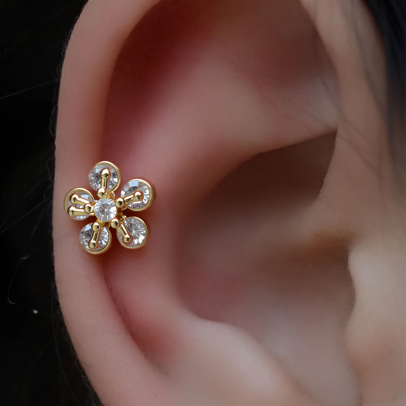 1 Stück Edelstahl-Knorpelstecker-Ohrringe, hypoallergen, zierlicher flacher Helix-Tragus-Piercing-Schmuck für Damen – Detail 16
