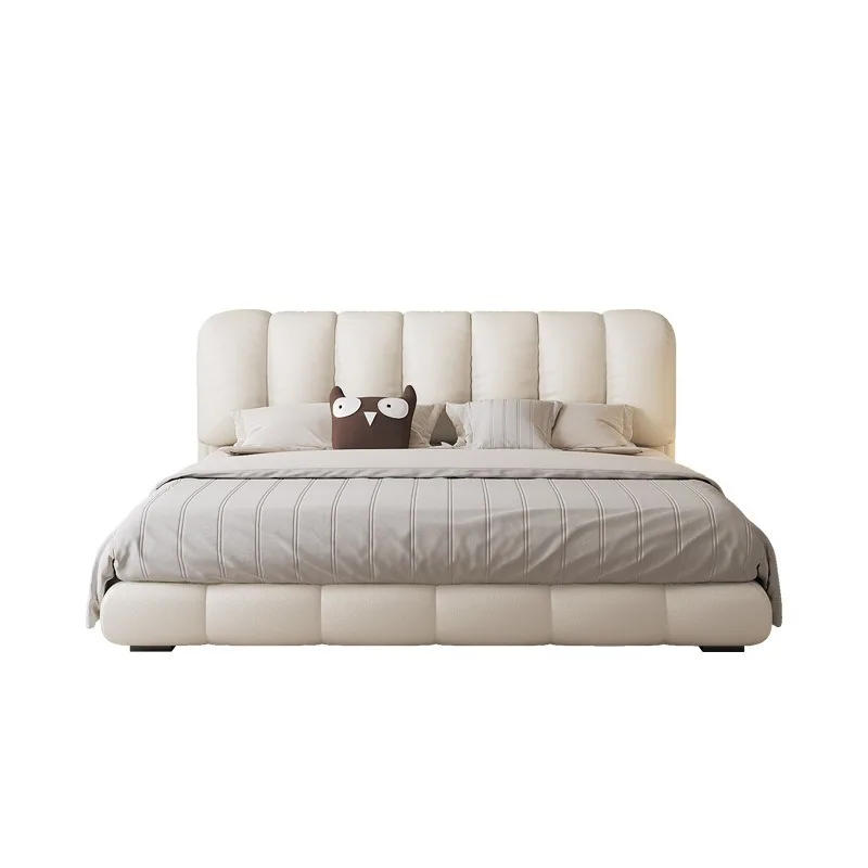 Light luxury modern piano keys, French cream style master bedroom bed