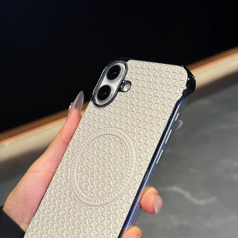 HOCE رقيقة جدا فرملس مطلي المغناطيسي جراب هاتف آيفون 16 15 14 برو ماكس 16 زائد شحن لاسلكي بولي أغطية أغطية جلد