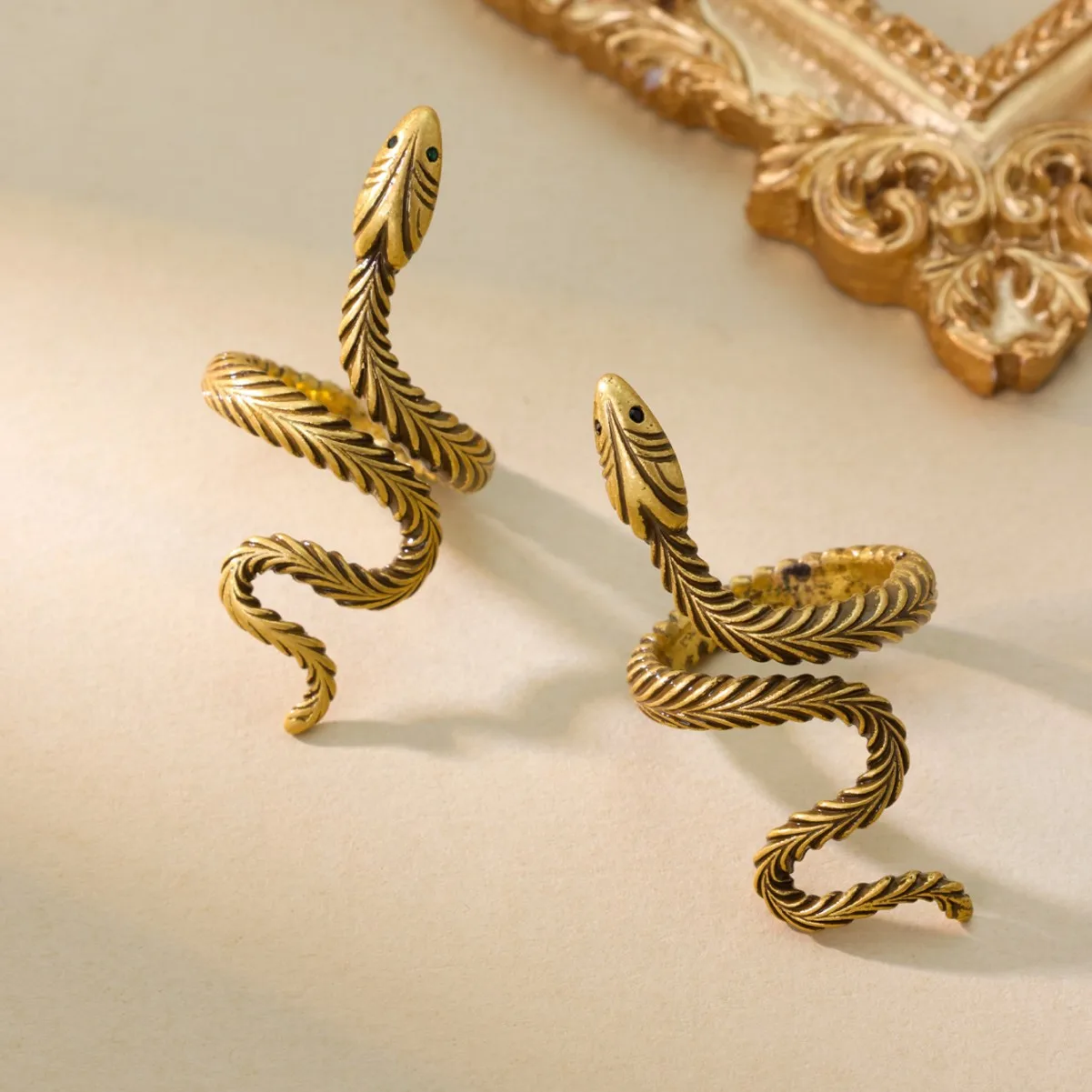 Medieval Vintage Retro Hot-selling Serpentine Open Ring Fashion Niche Design High Sense