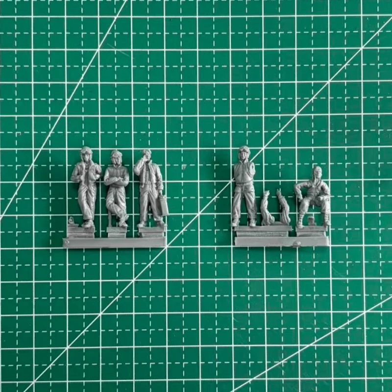 1/72 Scale Diecast Resin Figure Model Kit US Navy Sailors Taking A Break 5 Figures Unpainted