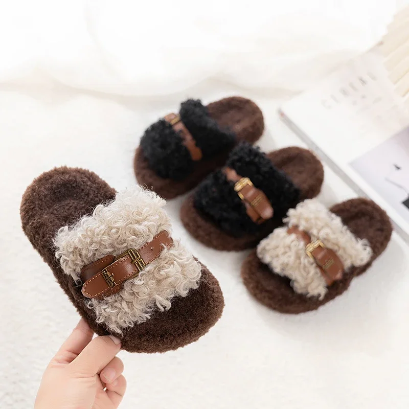 

Зимние удобные плюшевые тапочки для девочек с пряжкой, новинка 2023 года, детские зимние плюшевые тапочки, нескользящие уличные теплые тапочки
