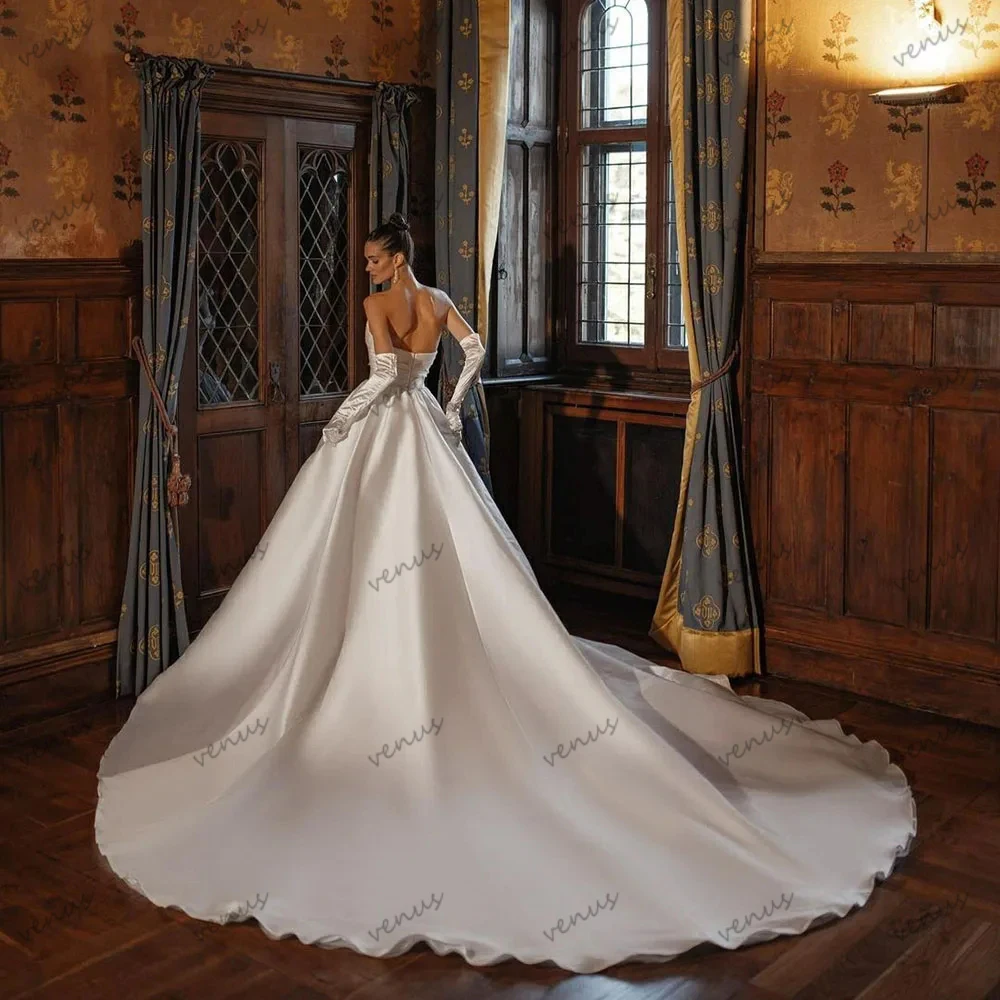 Abiti da sposa affascinanti Abiti da sposa in raso a-line Abiti con scollo a barca senza maniche Backless per le spose Abiti da sposa personalizzati