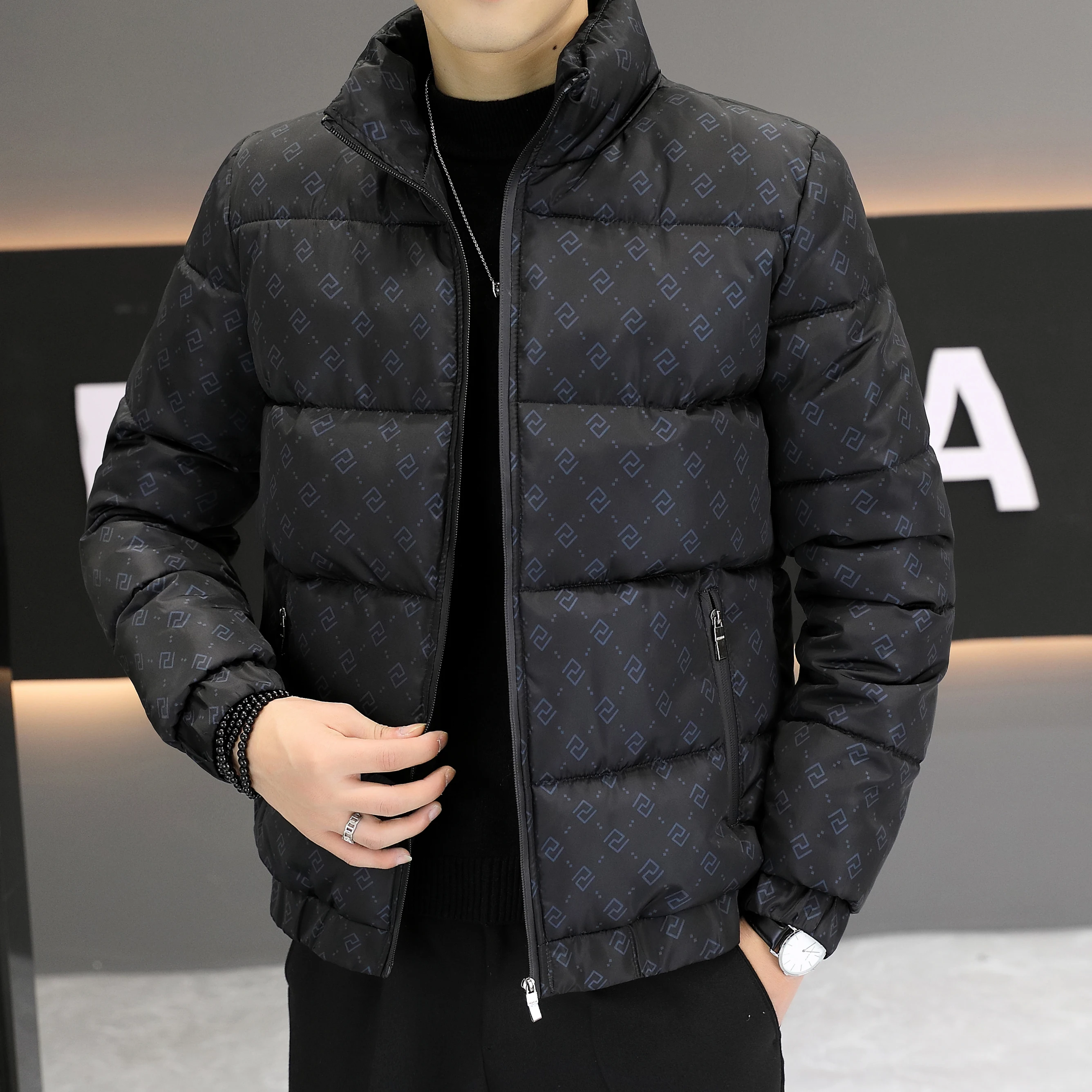 سترة قطنية شتوية للرجال عالية الجودة باللون الأسود والذهبي لعام 2025 سترة قطنية متعددة الاستخدامات للترفيه #2