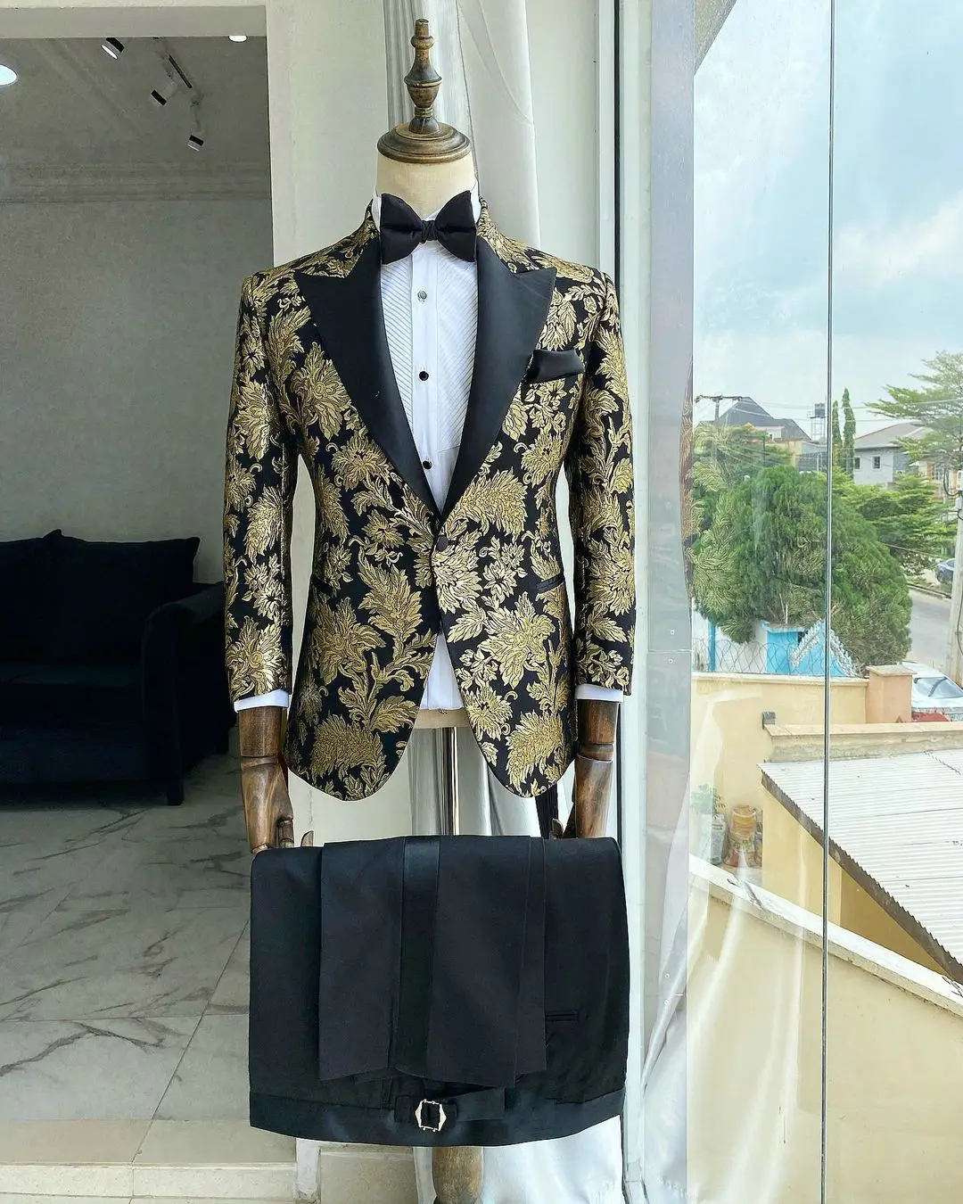 

Men Blazers Sets Gold Floral Pattern Jacket Pant Slim Fit Male Suit For Wedding Banquet Party Prom Stage Costume Homme