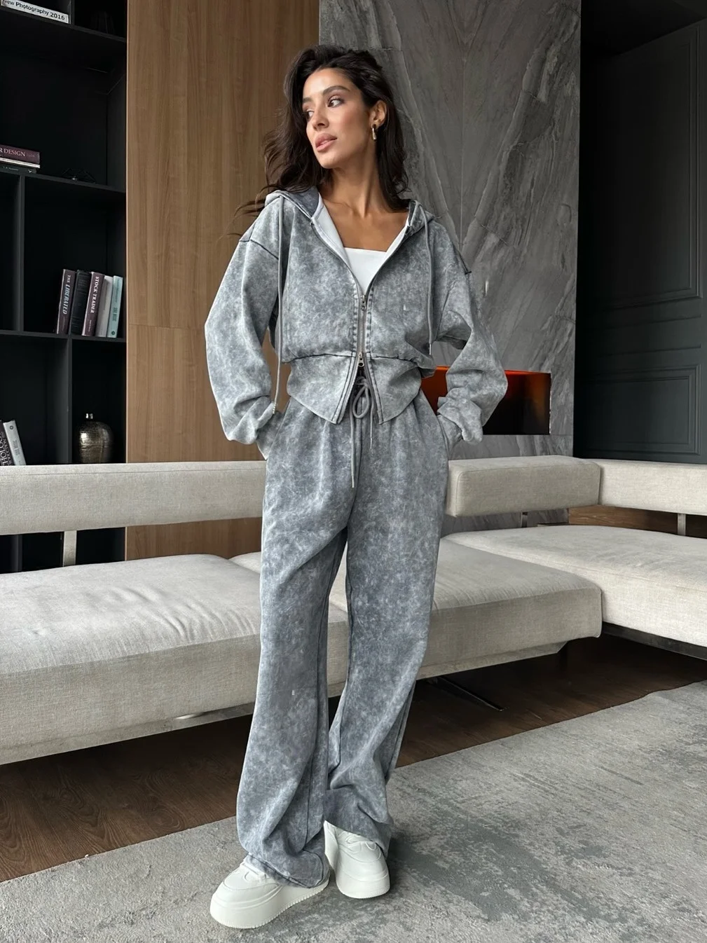 

Worn-In ort Hooded Open Cardigan Sweatirt And Straight Leg Casual Sweatpants Two-Piece Set for Women Ages 25-35 Cotton Lo...