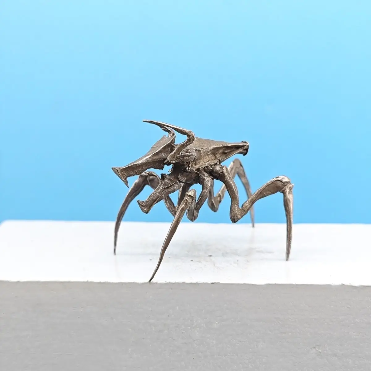 Aus Messing Gefertigtes Altes Star River Fleet Arrachinis Insekten-Miniatur-Monster-Alien-Kreatur Handmodell-Ornament – Detail 5