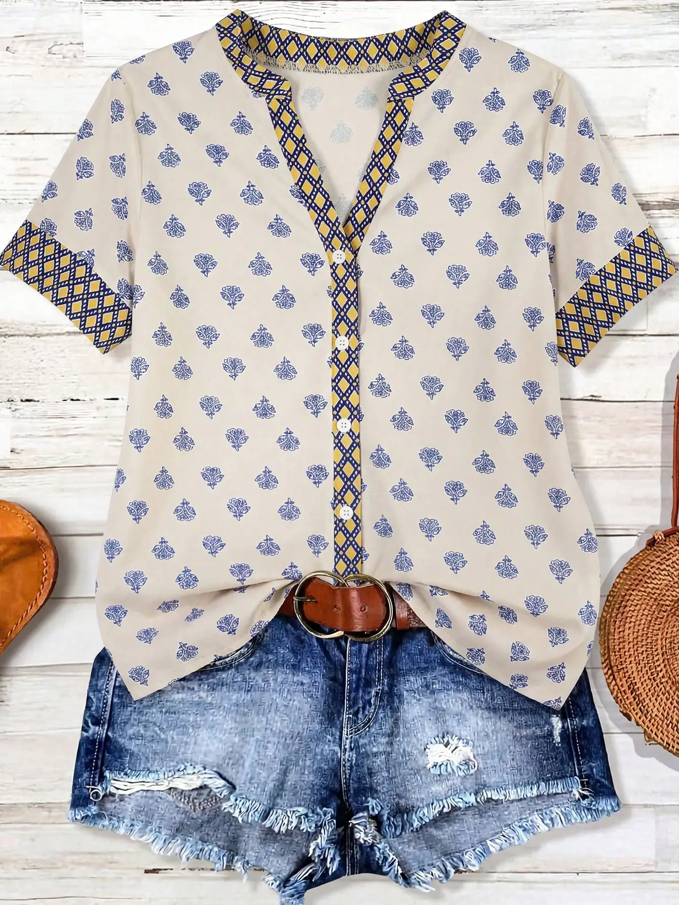 

Элегантная женская рубашка с коротким рукавом, цветочным принтом, V-образным вырезом и застежкой на пуговицах спереди