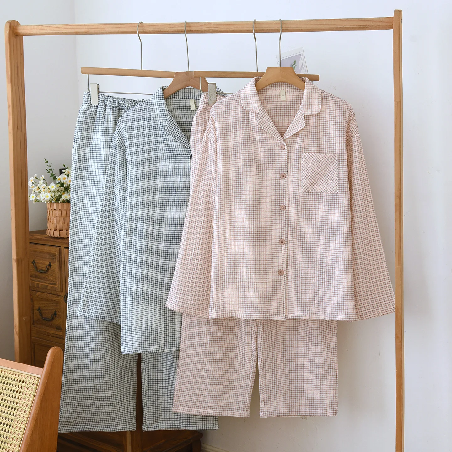 

Simple Style Couples's 2 Pcs Pajamas Set for Autumn Unprinted Color Woven Loose Size Long Sleeve Long Pants Pajamas