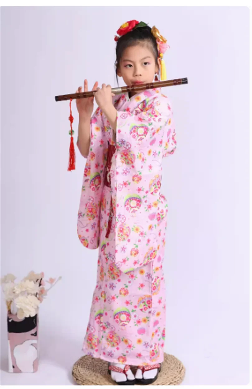 

The Beauty of Cherry Blossoms - Traditional Japanese Girls' Kimono