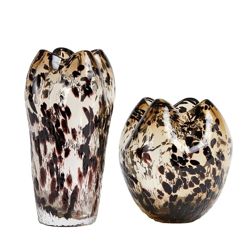 Light luxury minimalist modern glass vase, a variety of flower ware model room, sales office, soft decoration, home jewelry orna