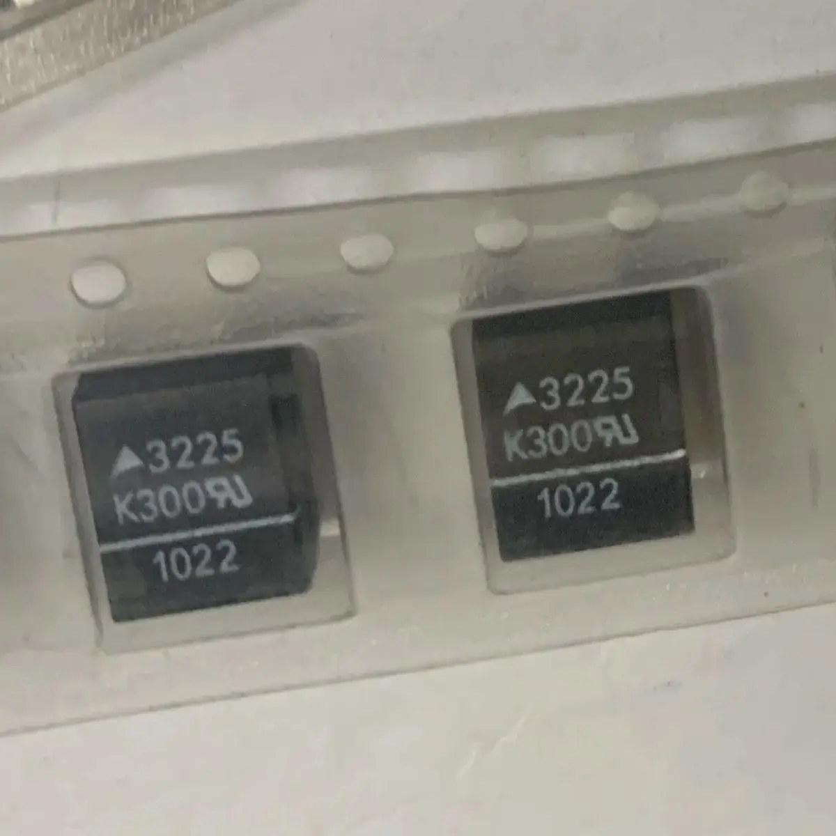 5pcs-20pcs B72650M301K72 B72650-M301-K72 Silkscreen 3225K300 Varistor 300VAC 10% 470V  New Original