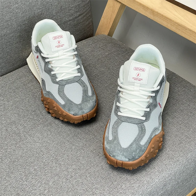 

Стильные ретро-кроссовки Woke: модный дизайн с дышащей подкладкой для повседневного использования любителями занятий спортом в помещении.