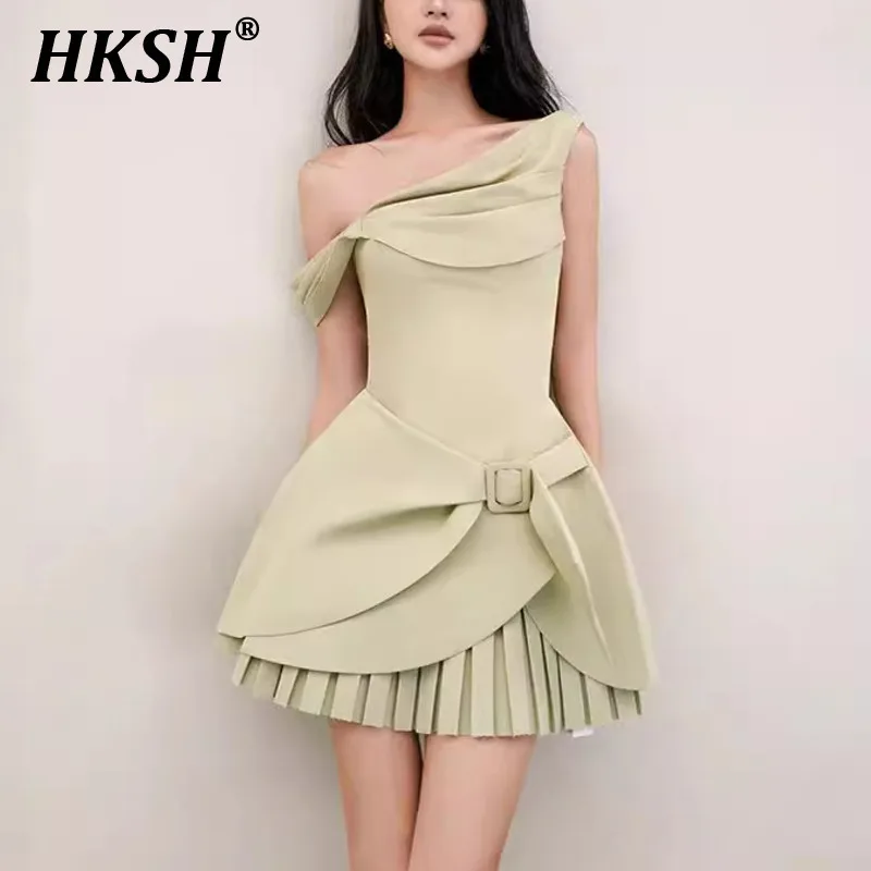 

HKSH Summer New Women Elegant Niche Design Solid Color Diagonal Collar Pleated Patchwork Short Skirt Off Shoulder Dresses HK5822