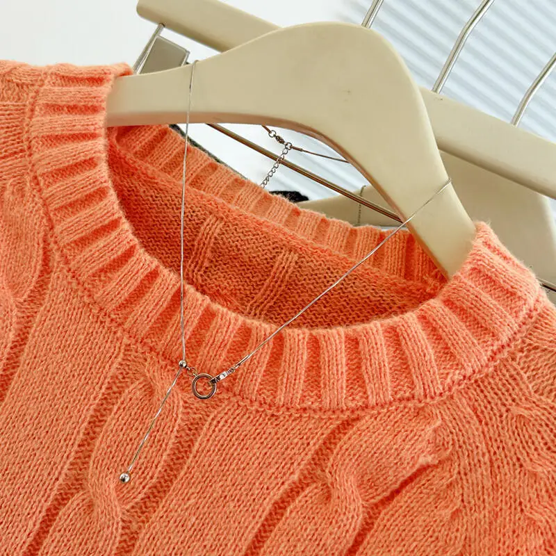 Modny sweter damski na jesień i zimę 2025 w stylu koreańskim, retro, krótka dzianina o luźnym kroju, uniwersalny, z efektem warkoczy.