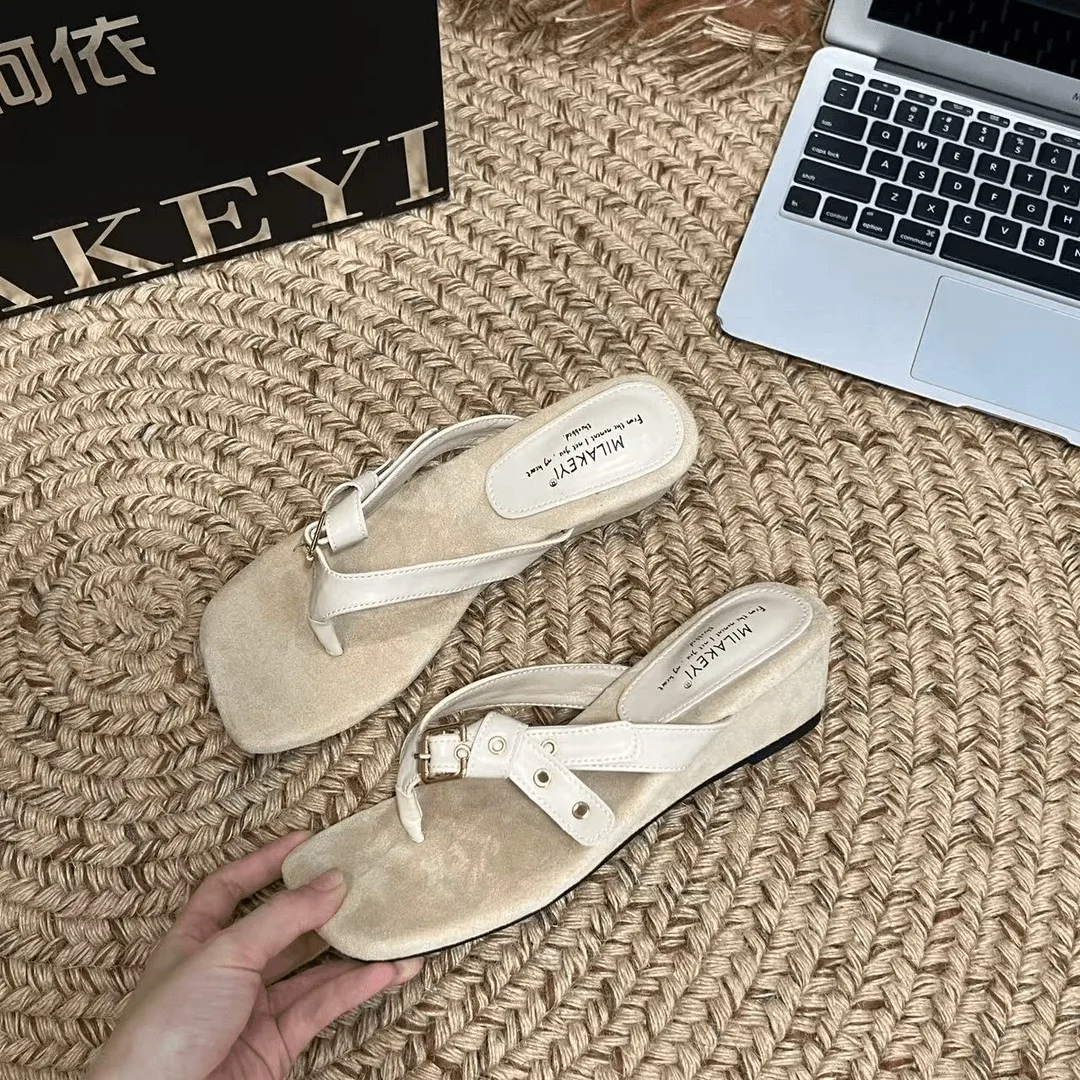 Women’s Flip-flops Summer Toe-post Shoes, Non-slip, Popular Online, Sweet Korean Style, Flat Thick-soled, Seaside Beach