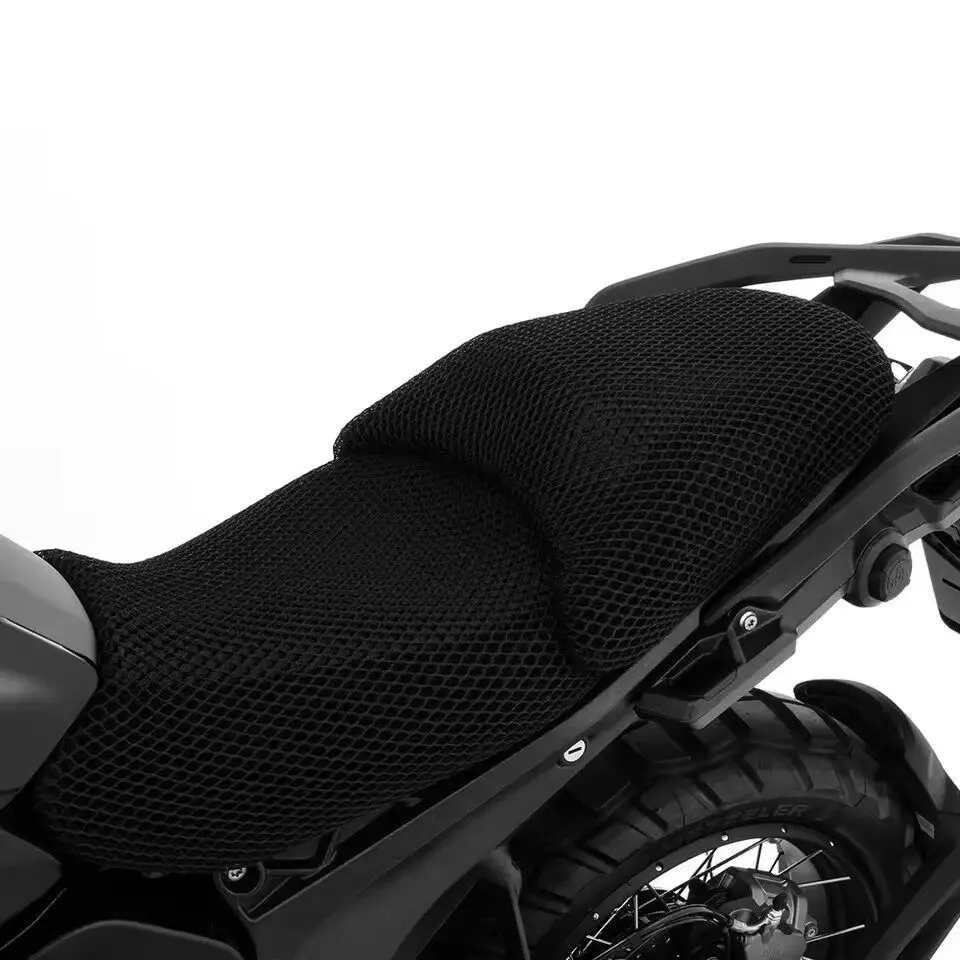 Heat insulation pad protecting seat cover for R1300GS