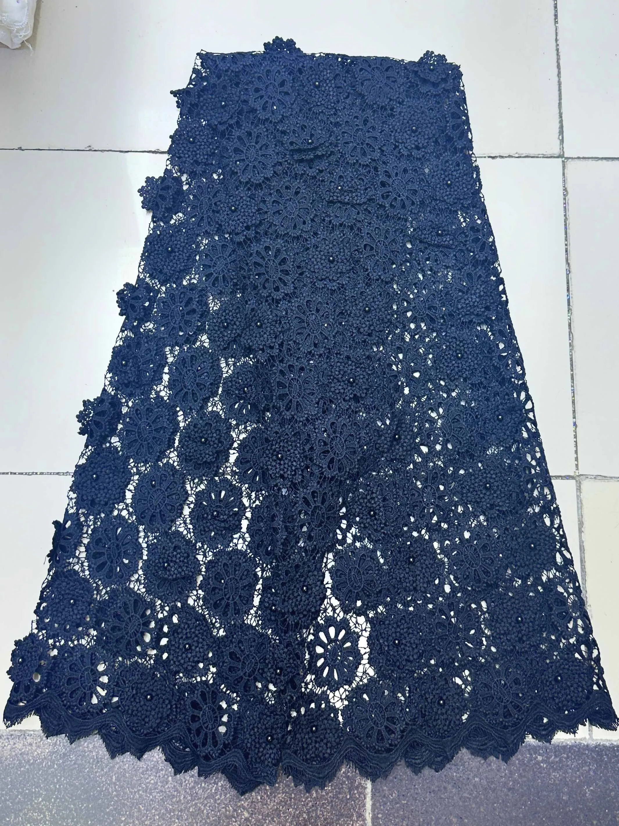 

2024 Latest African Sequins Lace Fabric High Quality Embroidery 3D French Flower Beads Nigerian Net Lace For Wedding Party Dress