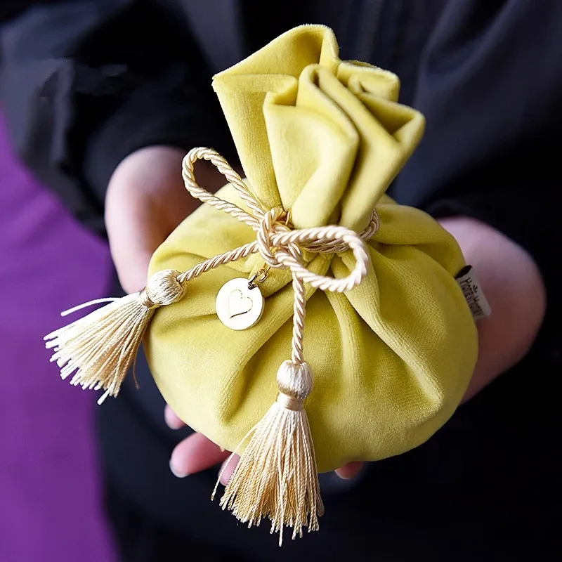 

20pcs/lot Scepter Yellow Velvet Gift Bags With Tassel Wedding Favor Candy Chocolate Bag Party For Packaing Gift Candy Bag