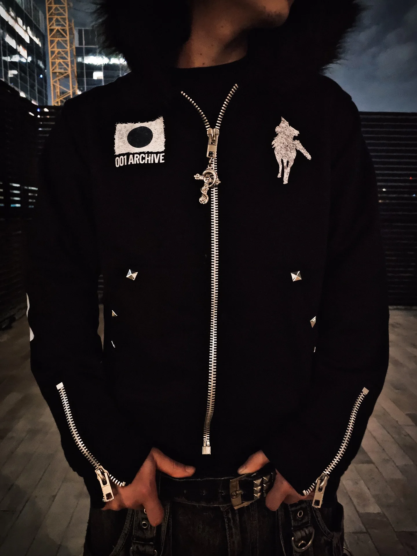 

Японская уличная одежда в стиле Харадзюку, европейский молодежный модный пуловер с заклепками, мужской городской повседневный свитшот в стиле хип-хоп с капюшоном, шерстяное пальто