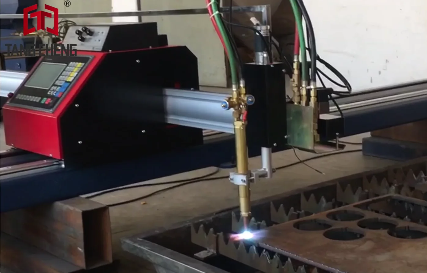 عالية الجودة CNC الشعلة رافع الشعلة المحرك السفر 100 مللي متر 15 واط قدرة 3 كجم رافع كهربائي عدة لآلة قطع البلازما باستخدام الحاسب الآلي