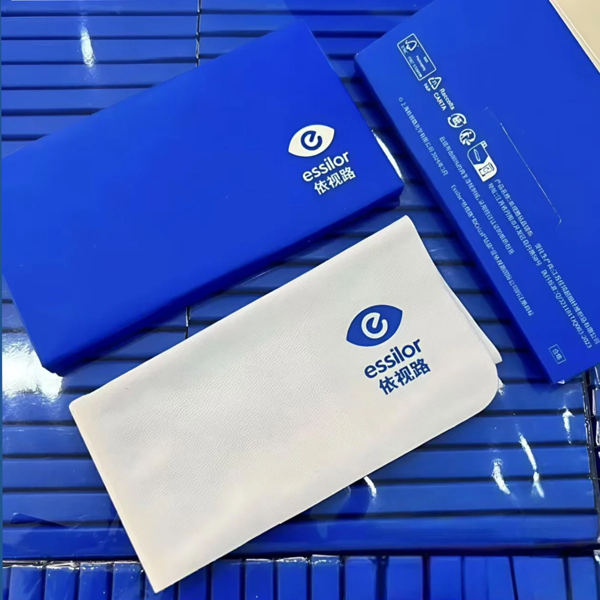 Essilor (France) Lens Cleaning Cloth, Eyewear Cleaning Cloth, Reusable Mobile Phone Screen Cleaning Cloth