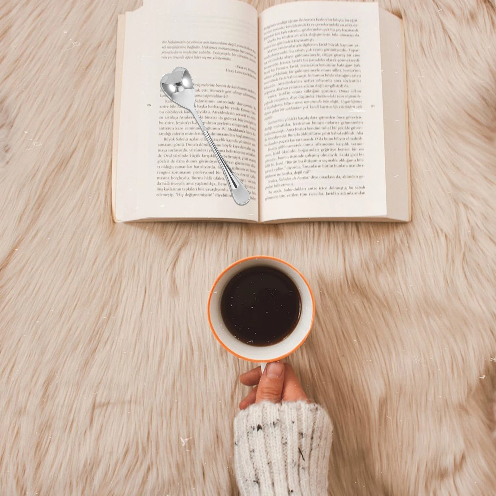 

6Pcs Heart Stirring Spoons Stainless Steel Coffee Spoons Set Creative Design Long Handle for Hot Drinks Cold Desserts Kitchen