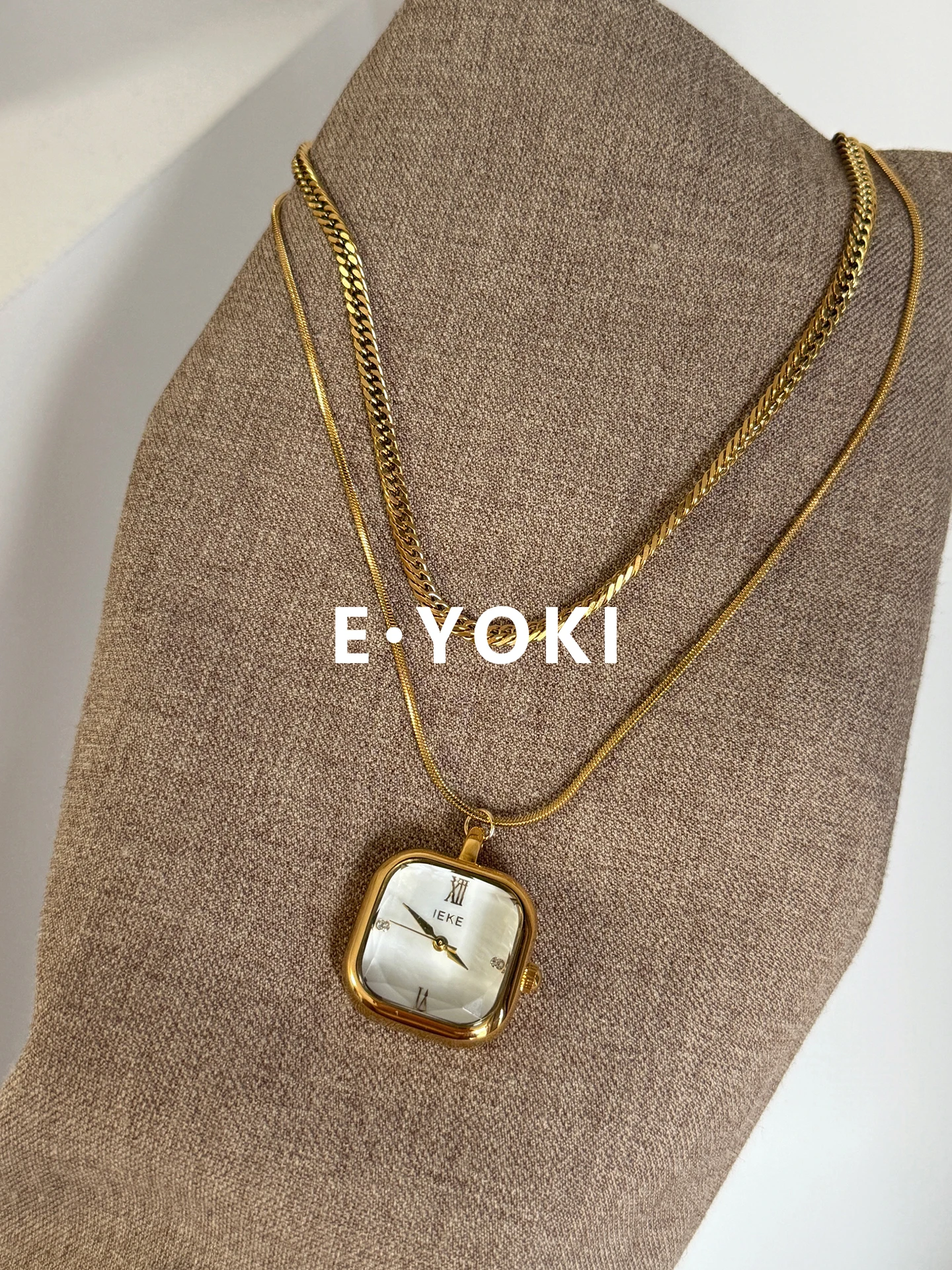 

New small sugar cube white necklace for women, unique design, fashionable and high-end quartz watch for women.