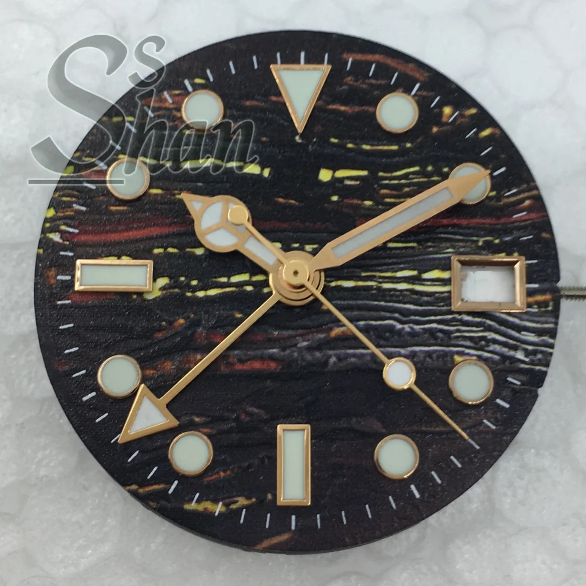 29mm GMT NH35 watch dial and hands features a 3 o 'clock date window on its which is suitable for the NH34 automatic movement