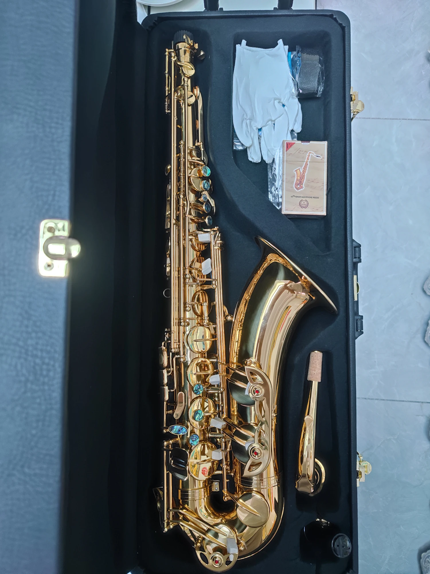 

Upgraded double-rib reinforcement 875 drop B tone professional Tenor saxophone abalone button most comfortable feel tenor sax