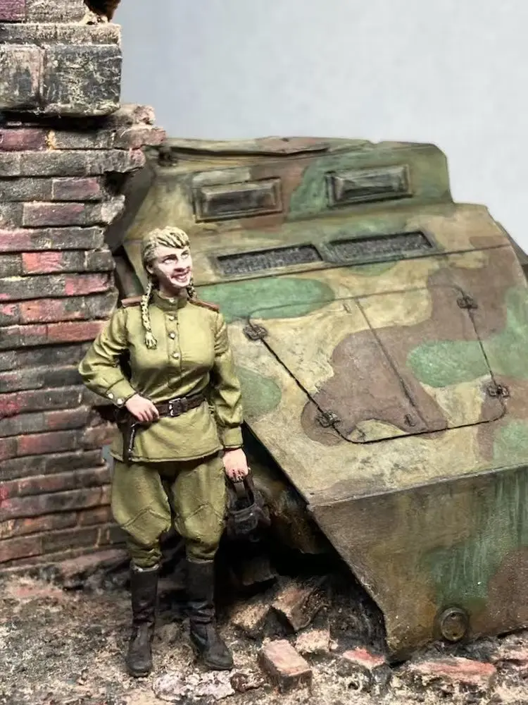 1:35 Resin kit  Soviet female 127 Collectible Unassembled Sculpture for Hobbyists