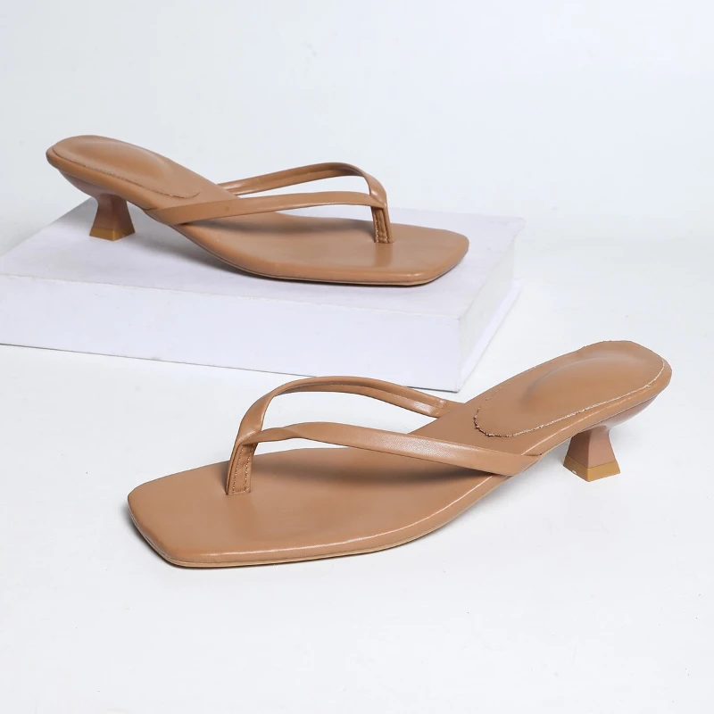 

Luxury Black Flip-Flops 2026 New Summer Women's Outdoor High-Heeled Sandals Stylish and Versatile Square Toe Women's Sandals