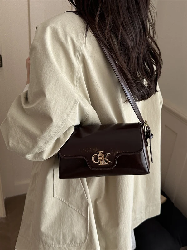 Retro Style Small Square Bag Casual Commuter Single Shoulder Crossbody Bag Lock Buckle Women's Bag Fall New Arrival