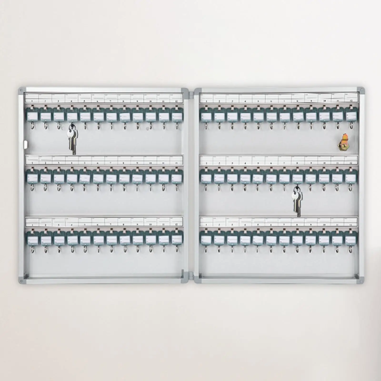 

Шкаф для хранения ключей на 72 позиции с бирками-идентификаторами, запираемый, для автосалонов, гаражей, ремонтных мастерских, арендного бизнеса, служб приветствия клиентов