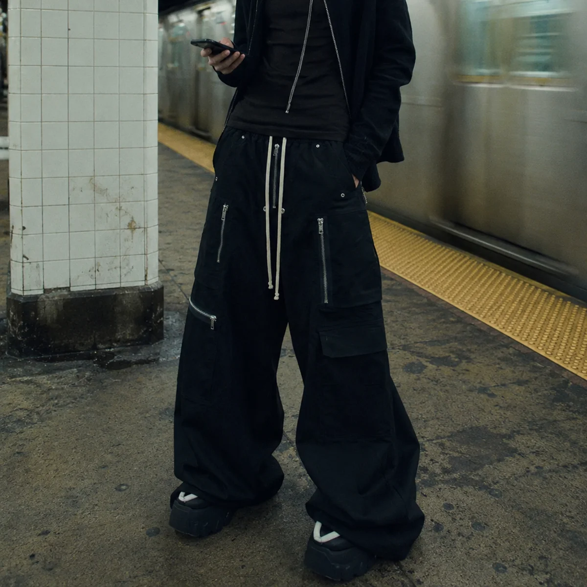 Streetwear Multi-Pocket Zipper Wide-Leg Cargo Pants for Men Elastic Waist Straight Baggy Casual Drawstring Trousers Oversized