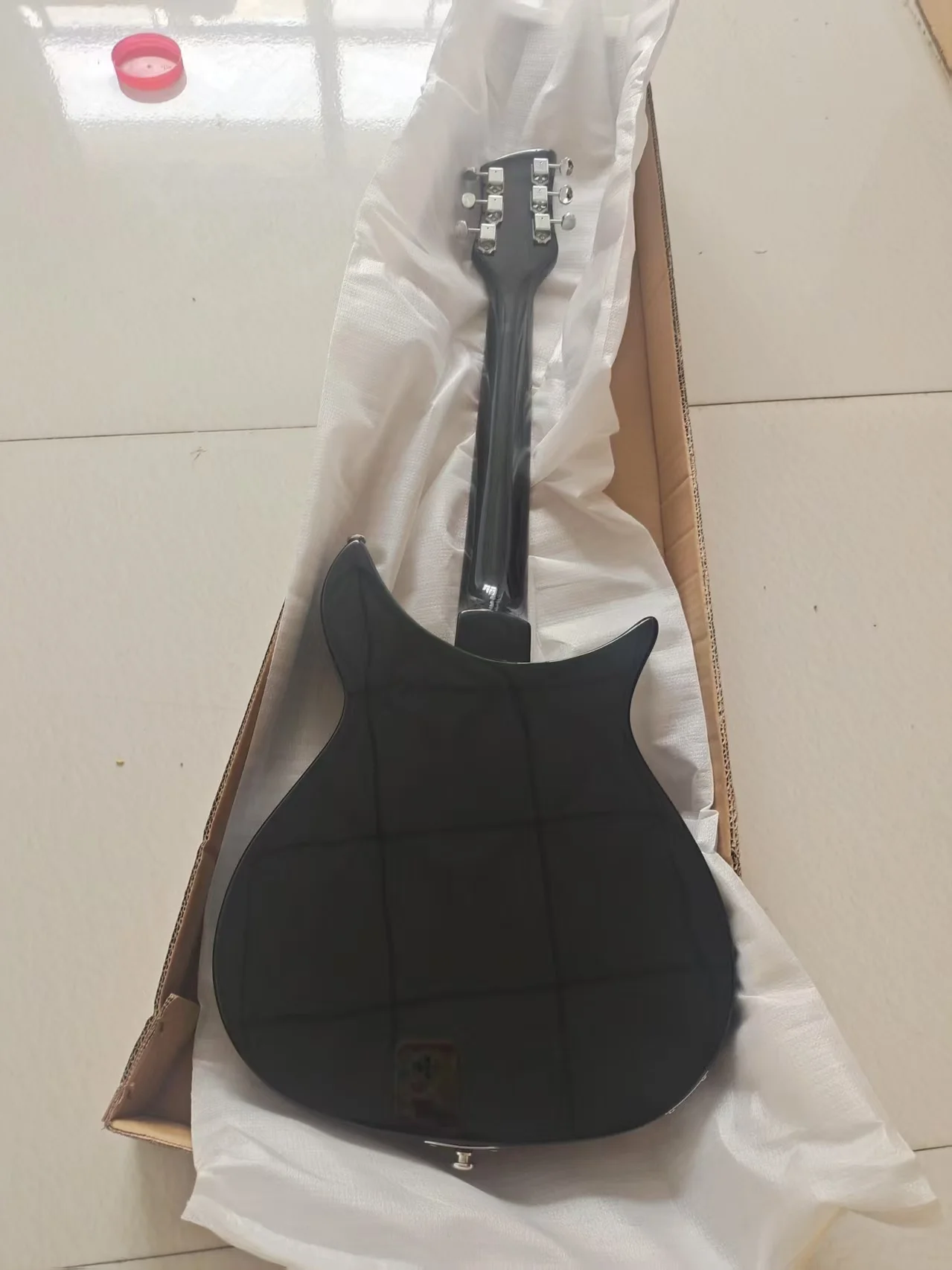 Linkshänder-E-Gitarre 325, 6 Saiten, schwarze Farbe, 3-teiliger Tonabnehmer, hochwertige Gitarre, auf Lager, schneller Versand