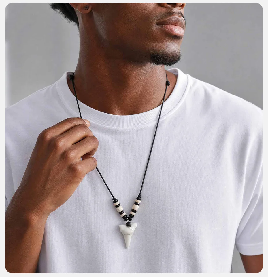 Vnox Haifischzahn-Anhänger Halskette für Männer, Verstellbares Wachsseil Holzperlen Choker Vintage Surfer Tribal Beach Boho Halsschmuck – Detail 3