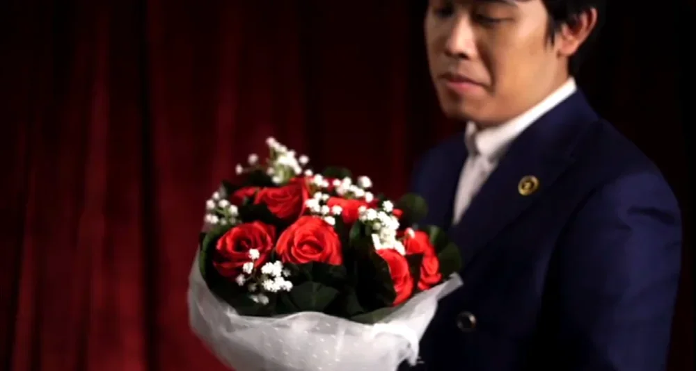 The Bouquet Red By Bond Lee 9 Flowers Stage Magic Tricks Close up Mentalism Magia Magie Magician Prop Gimmick Illusion Accessory