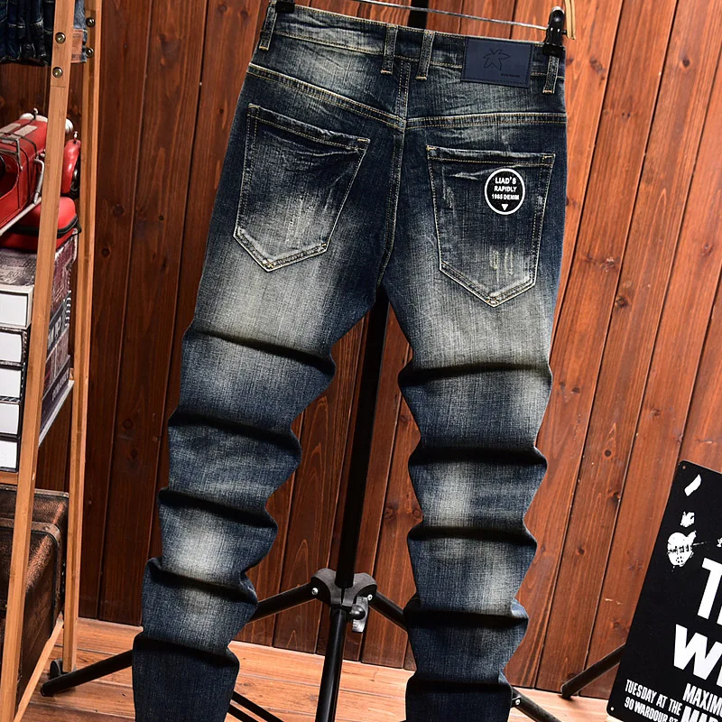 

2025 модные мужские джинсы в корейском стиле с облегающим кроем, маленькими ногами, элитными эластичными повседневными и модными брюками.