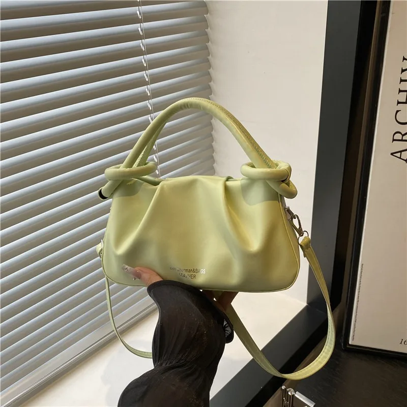 

Модная и минималистичная женская плиссированная сумка, стильные и универсальные сумки через плечо в корейском стиле 2025 года.