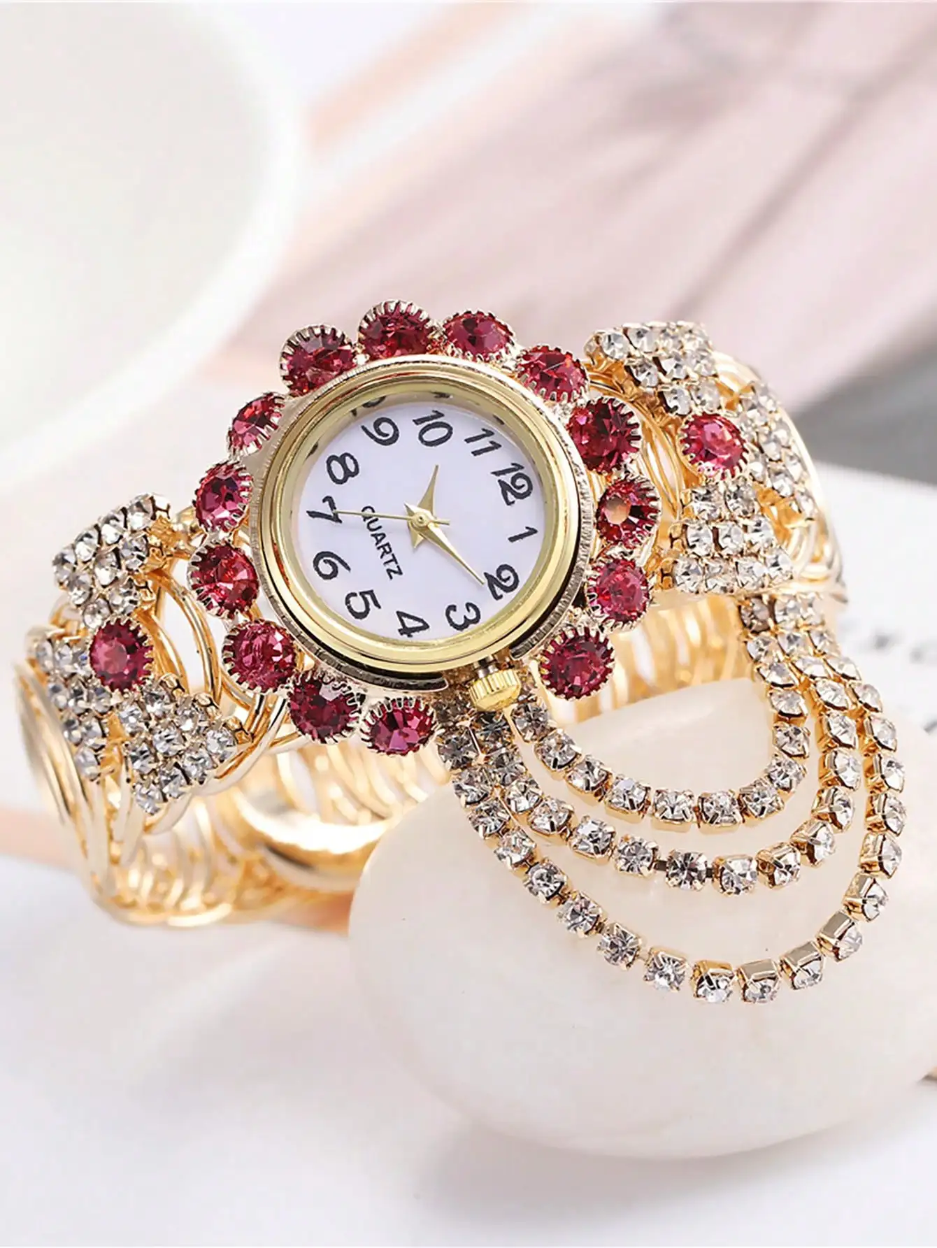 New Korean version women\'s diamond embellished quartz watch fashion alloy bracelet watch for women