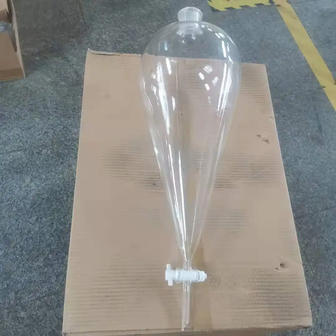 زجاجة عطر زجاجية على شكل عصا مطبوعة بشعار قمع الكمثرى