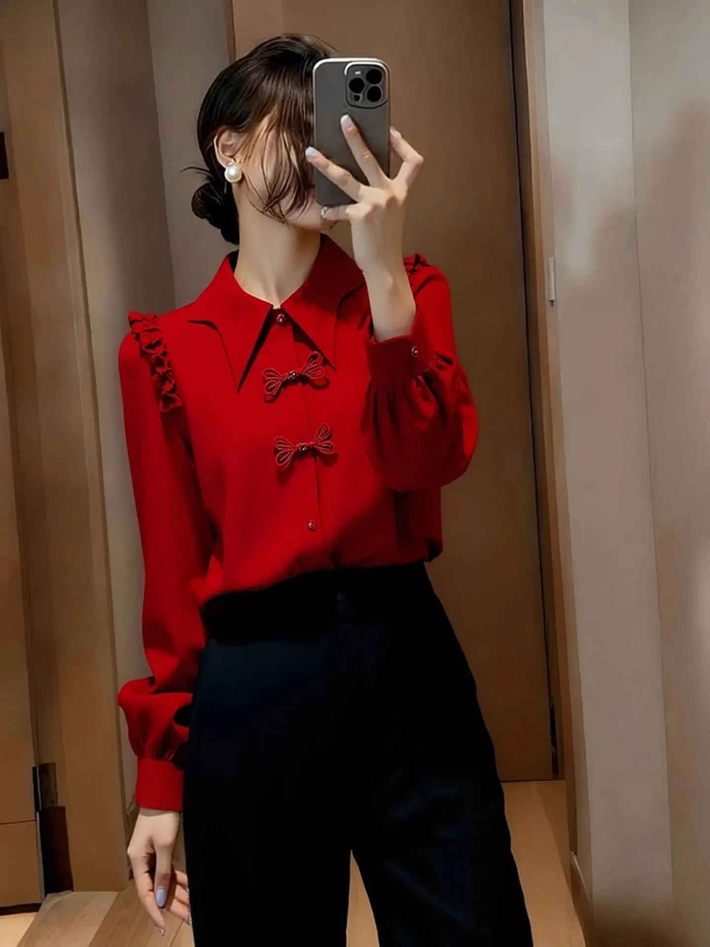 

Красная женская модная блузка с длинным рукавом на пуговицах в корейском стиле, свободного кроя, винтажная, для Нового года и зимы