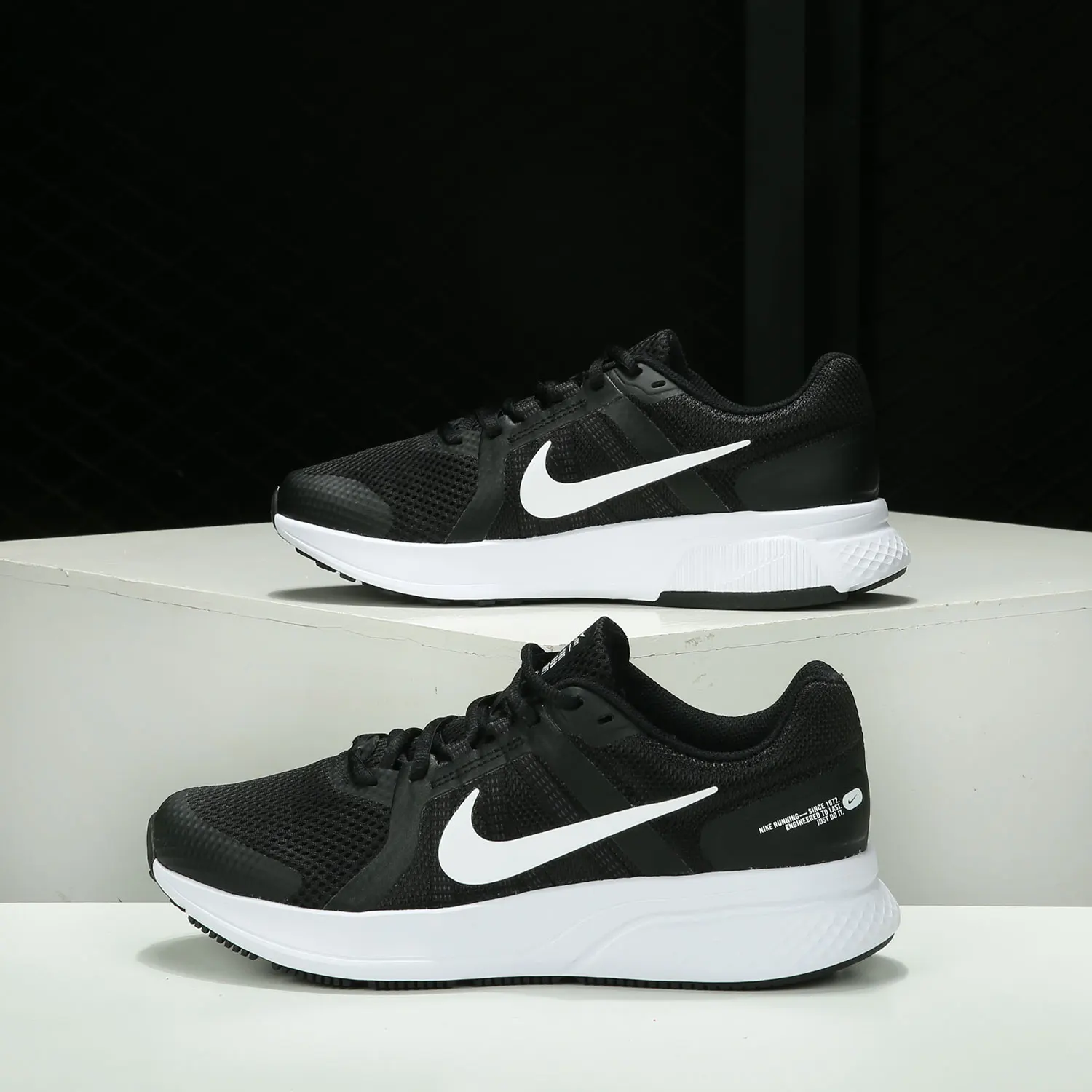 

Nike Genuine Current Season RUN SWIFT 2 Men's Running Shoes CU3517-004