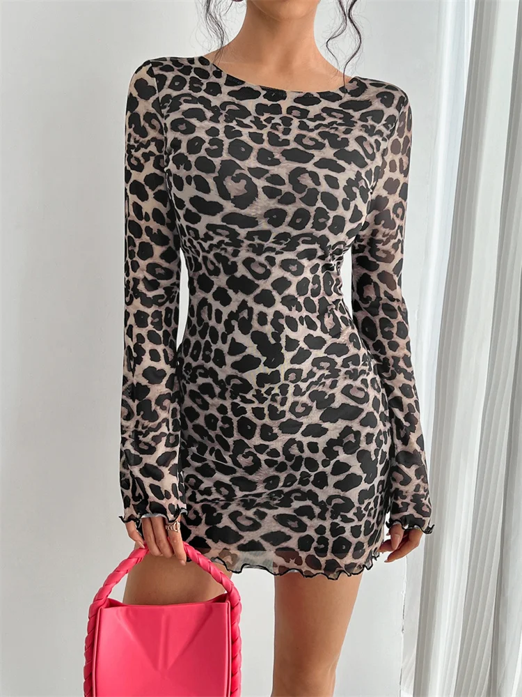 Wiosenno-letnia nowa seksowna sukienka damska z siateczki z odkrytymi plecami i rozszerzanymi rękawami w panterkę