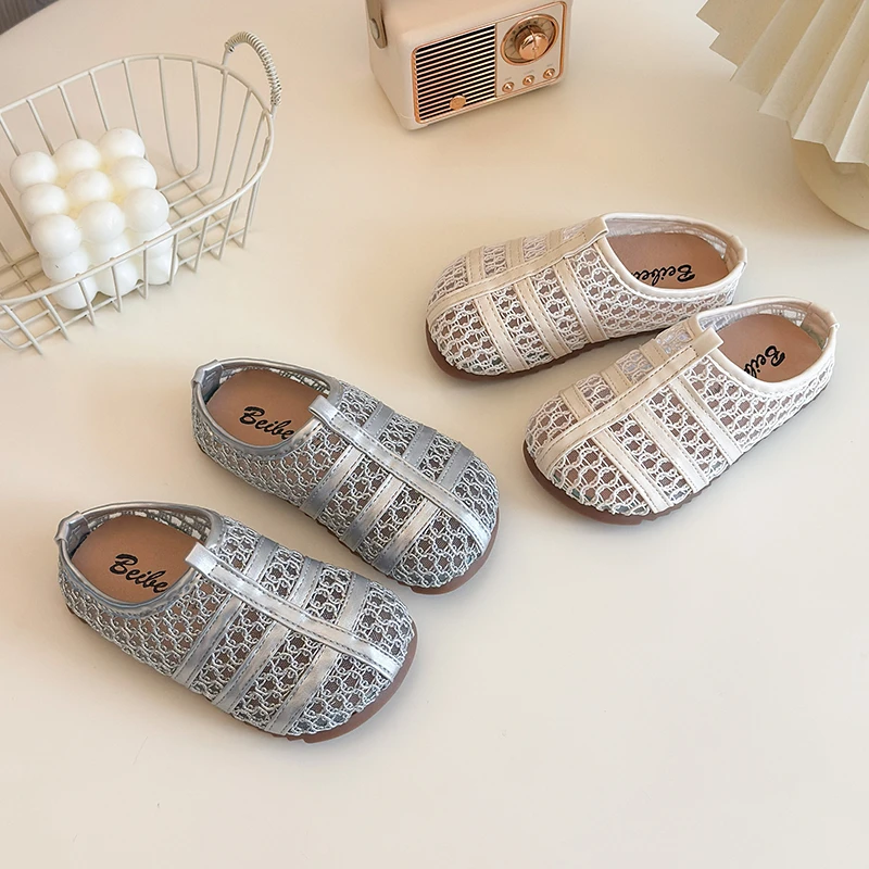

Toddler Girls Hollowed-out Mesh Sandals 2026 New Summer Kids Vacation Beach Shoes Soft Sole Boho Style Simple Outdoor Slippers