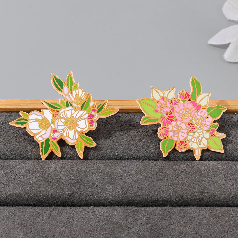 Kreatywna odznaka metalowa z motywem roślin i kwiatów, broszka z kamelią, pamiątkowa przypinka.