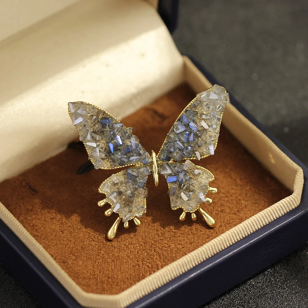 Chinese Style Auspicious Lucky Gold Plated Blue Faux Crystal Butterfly Brooch Elegant Women Apparel Anti Slip Pin Blessing Gift